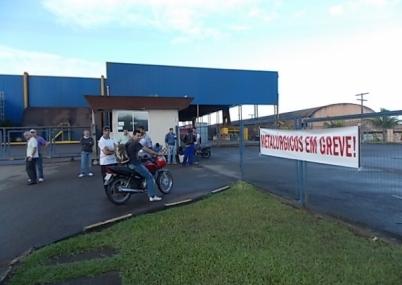 Greve dos metalúrgicos com adesão de 100%