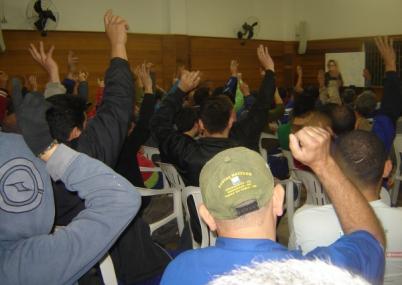 Metalúrgicos aprovam 10% e descartam paralisação